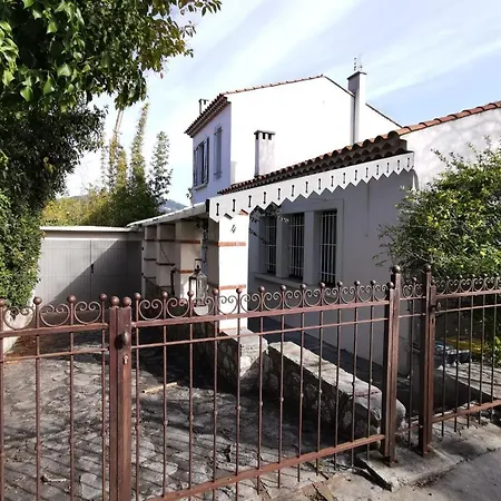 Villa Bagatelle With Its Pool *